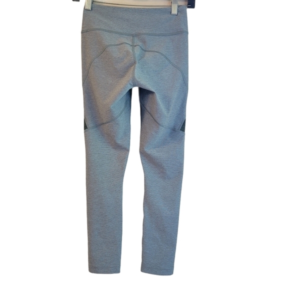 Outdoor Voices Two Toned Warmup 3/4 Leggings - Picture 6 of 9